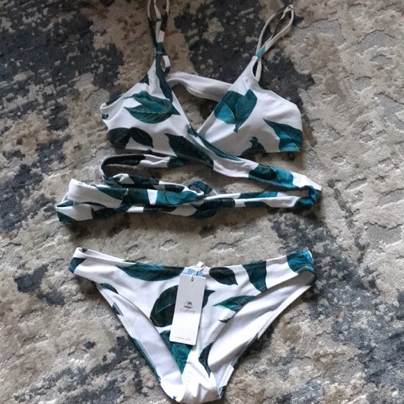 Cupshe Green Leaf Wrap Bikini - Picture 3 of 8